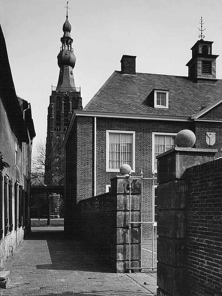 Bedaux de brouwer 0297 gemeentehuis hilvarenbeek steegje