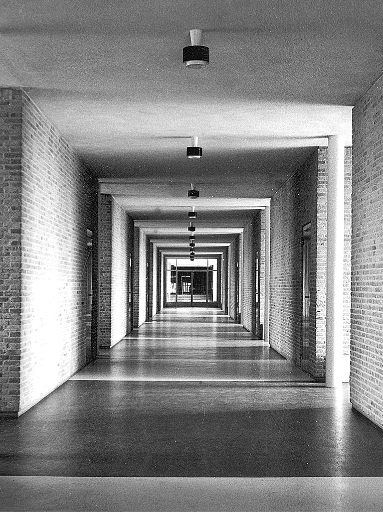 Bedaux de brouwer 0553 roncalli lyceum bergen op zoom gang